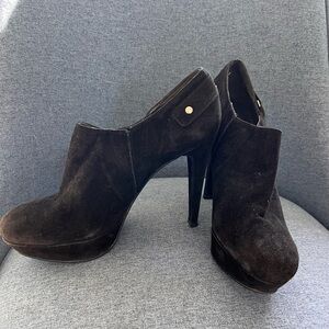 Stuart Weitzman Suede Ankle boots/heel